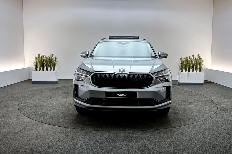 Vehicle Image 8