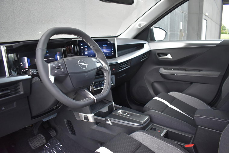 Vehicle Image 14