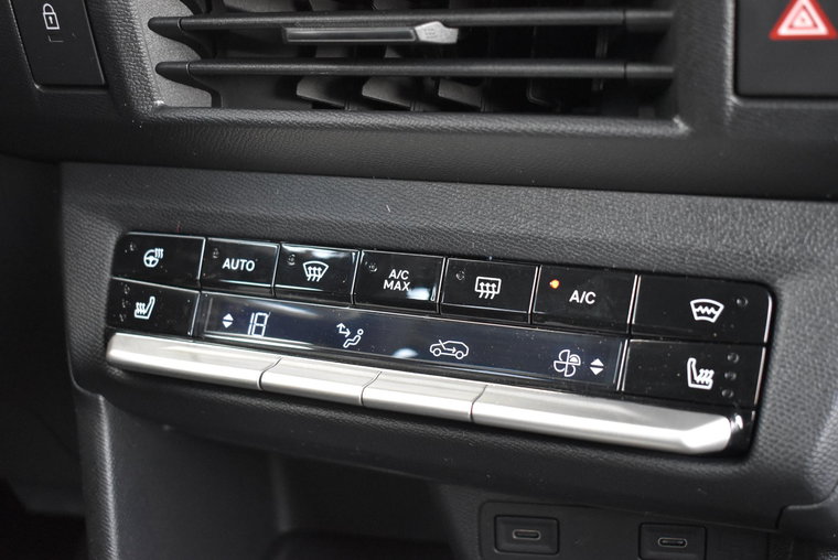 Vehicle Image 28