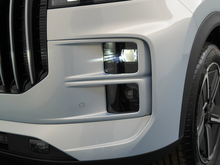 Vehicle Image 13