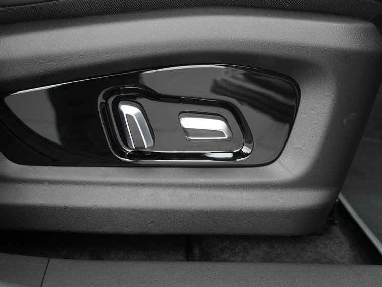 Vehicle Image 40