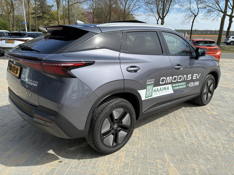 Vehicle Image 4