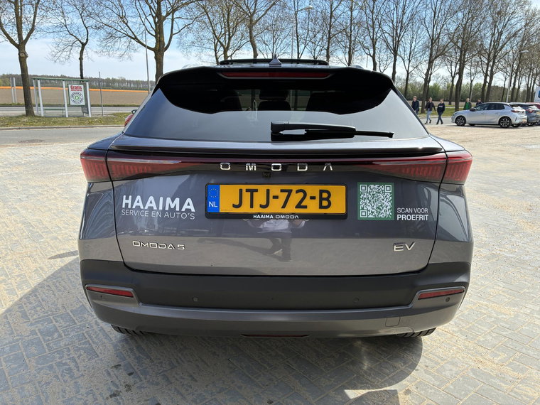 Vehicle Image 5