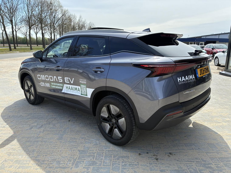 Vehicle Image 6