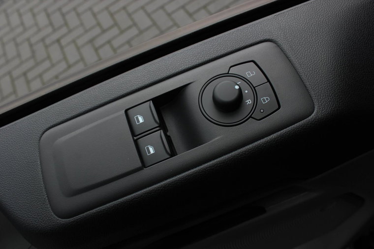 Vehicle Image 43