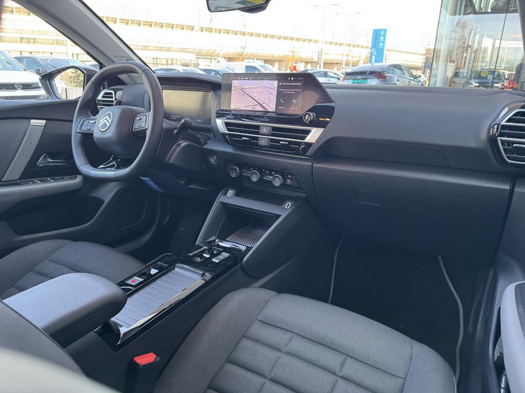 Vehicle Image 24