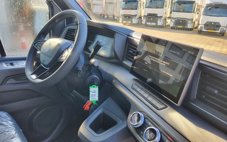 Vehicle Image 25