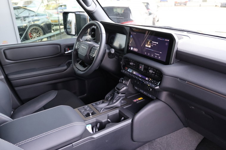 Vehicle Image 8
