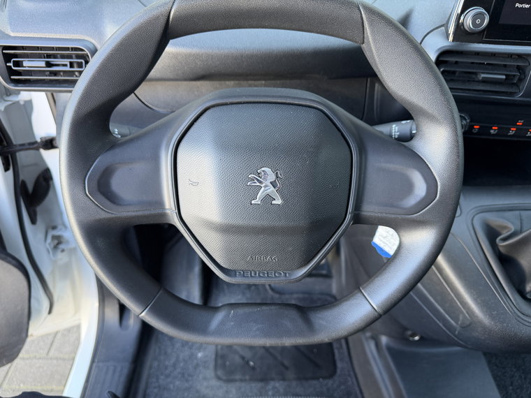 Vehicle Image 33