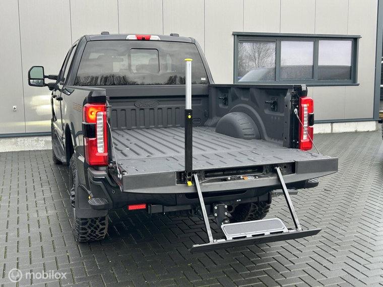 Vehicle Image 41