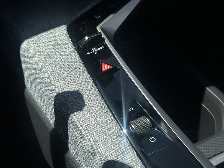 Vehicle Image 24