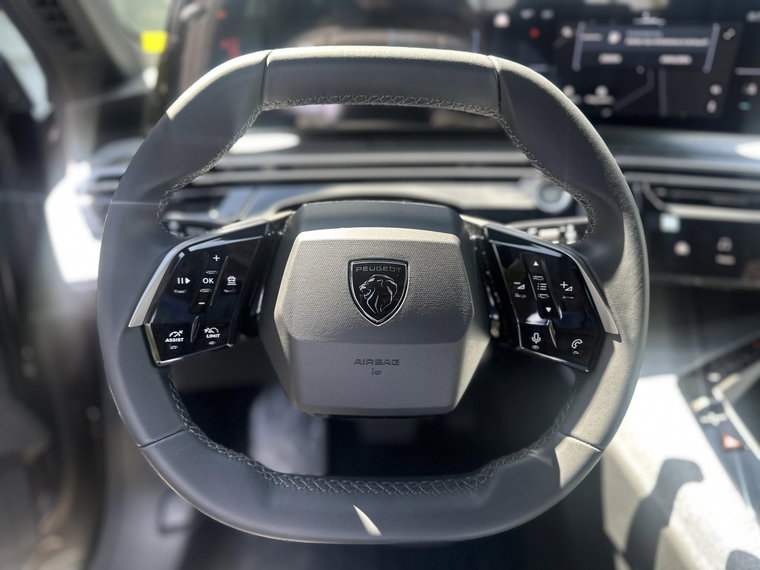 Vehicle Image 28