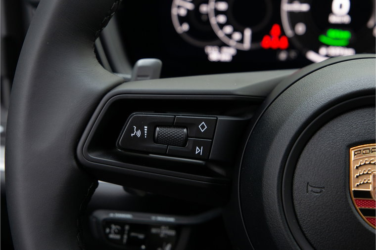 Vehicle Image 32