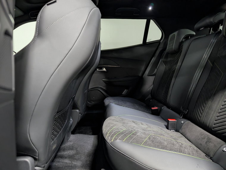 Vehicle Image 38
