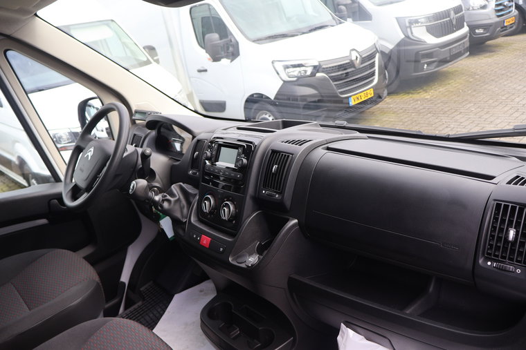 Vehicle Image 32