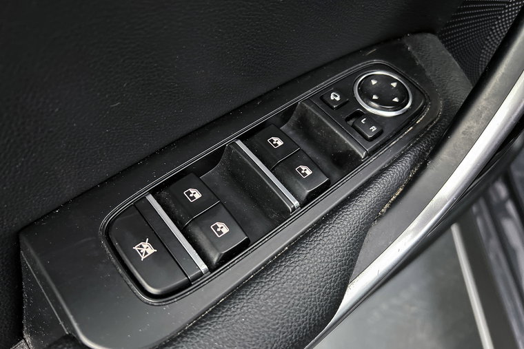 Vehicle Image 21