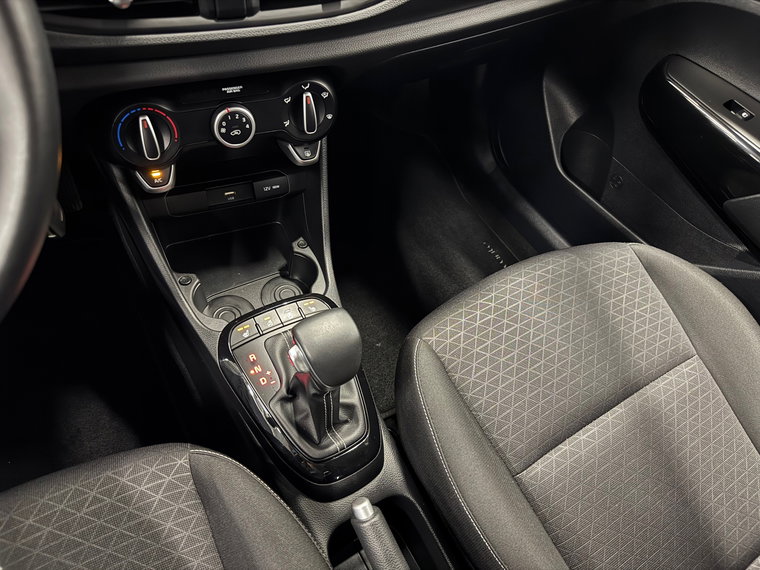 Vehicle Image 21