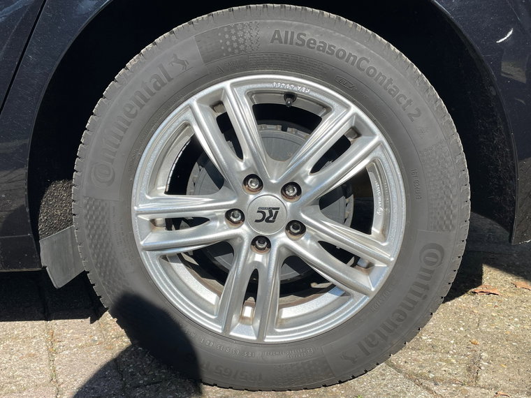 Vehicle Image 25