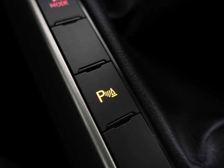 Vehicle Image 25