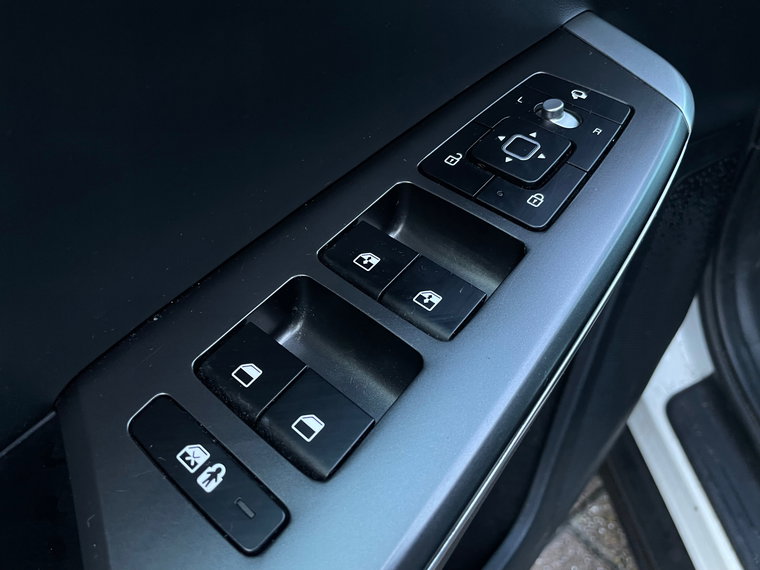 Vehicle Image 24