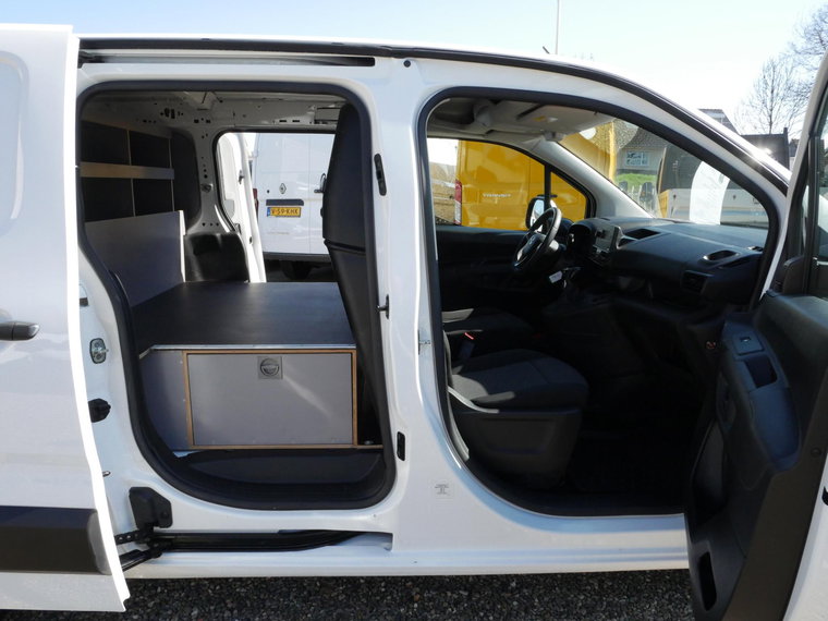 Vehicle Image 14