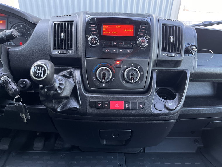 Vehicle Image 28