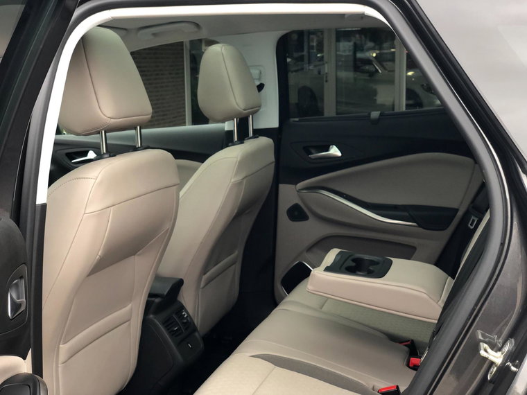Vehicle Image 13