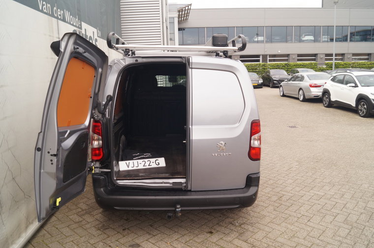 Vehicle Image 32