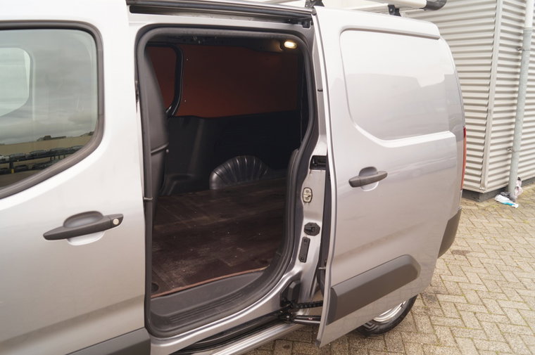Vehicle Image 33