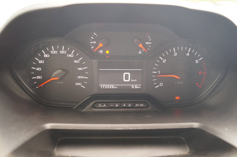 Vehicle Image 9