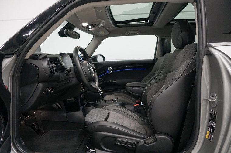 Vehicle Image 23