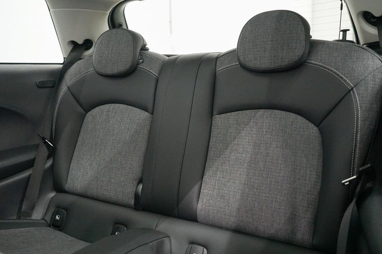 Vehicle Image 32