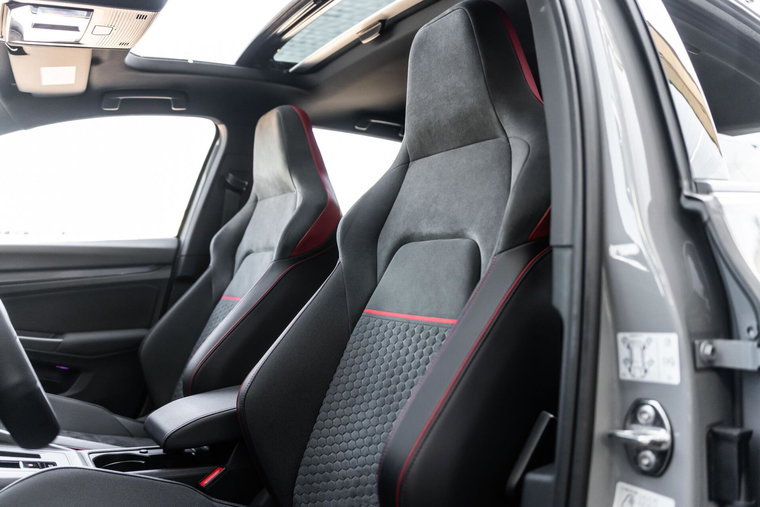 Vehicle Image 25