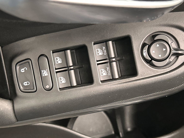 Vehicle Image 32