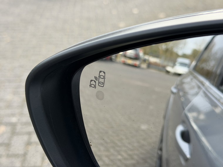 Vehicle Image 28