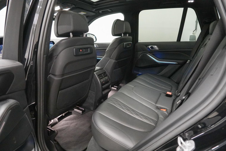 Vehicle Image 35