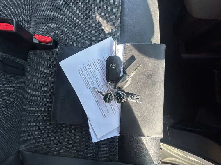 Vehicle Image 16