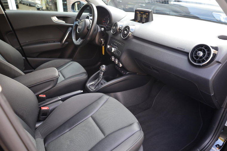 Vehicle Image 30