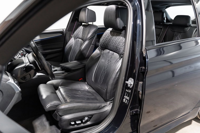 Vehicle Image 12
