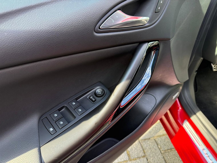 Vehicle Image 32