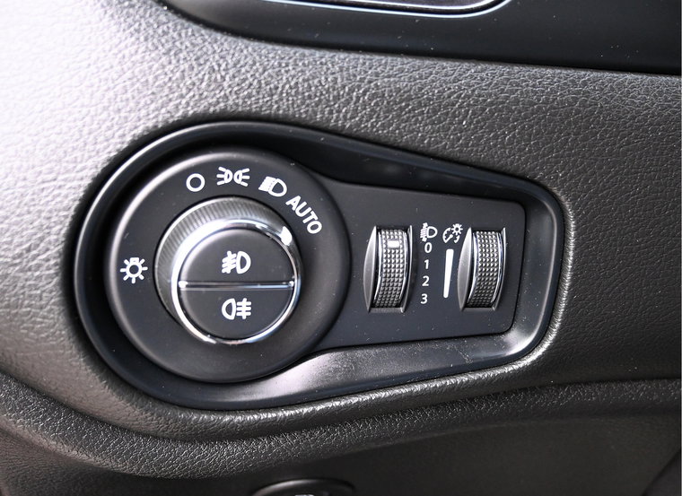 Vehicle Image 32