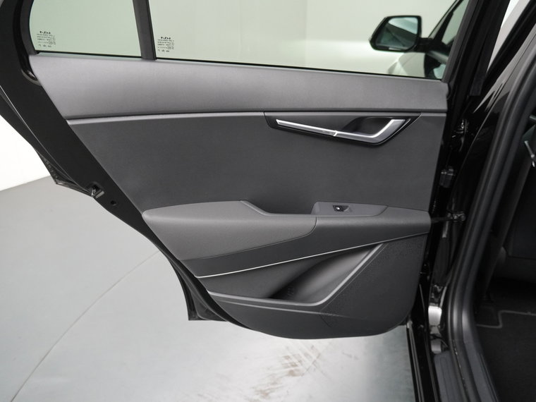 Vehicle Image 37