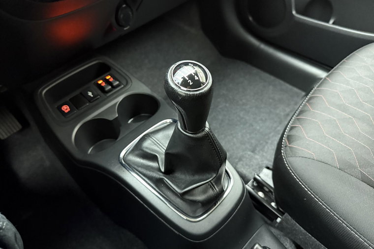 Vehicle Image 25