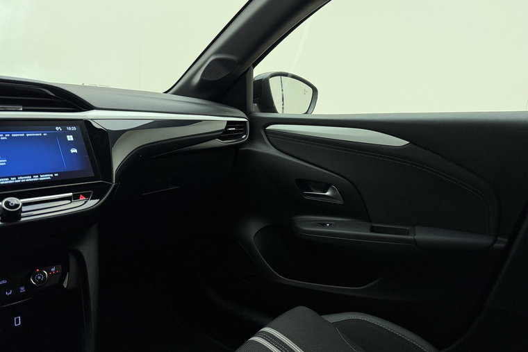 Vehicle Image 32