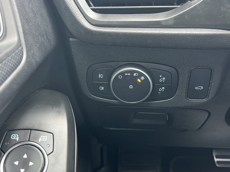 Vehicle Image 32