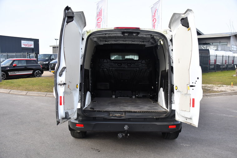 Vehicle Image 32