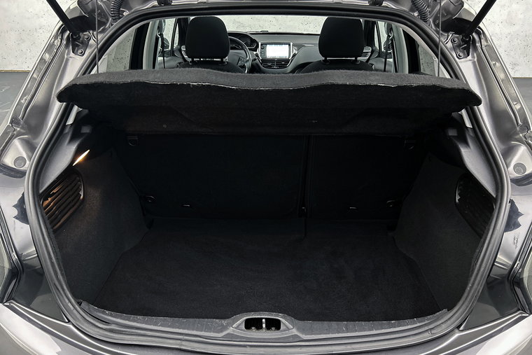 Vehicle Image 16
