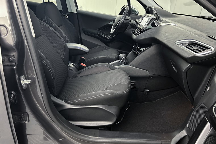 Vehicle Image 32