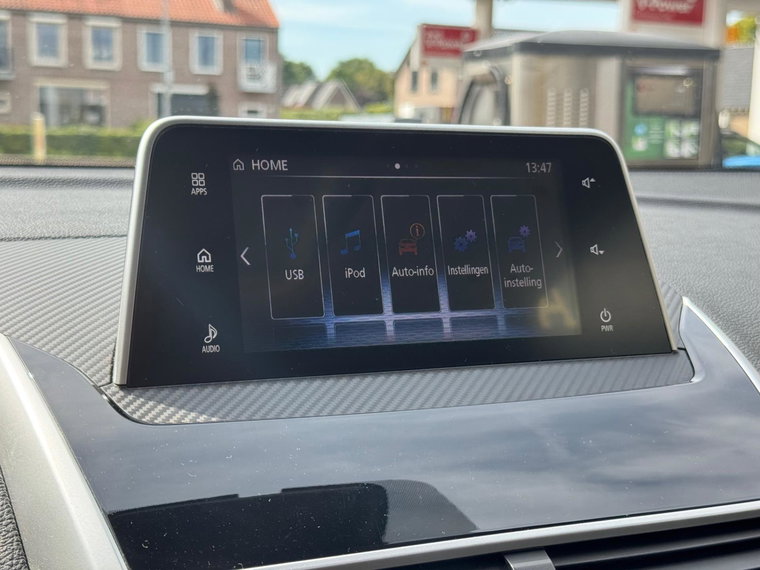 Vehicle Image 25