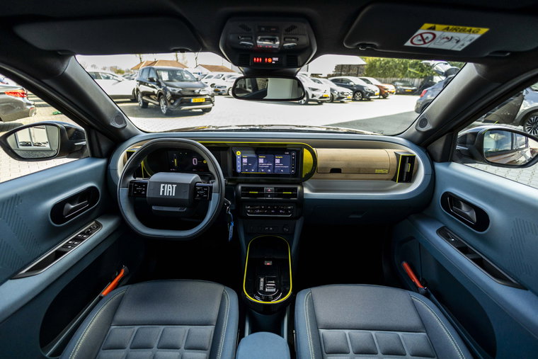 Vehicle Image 6